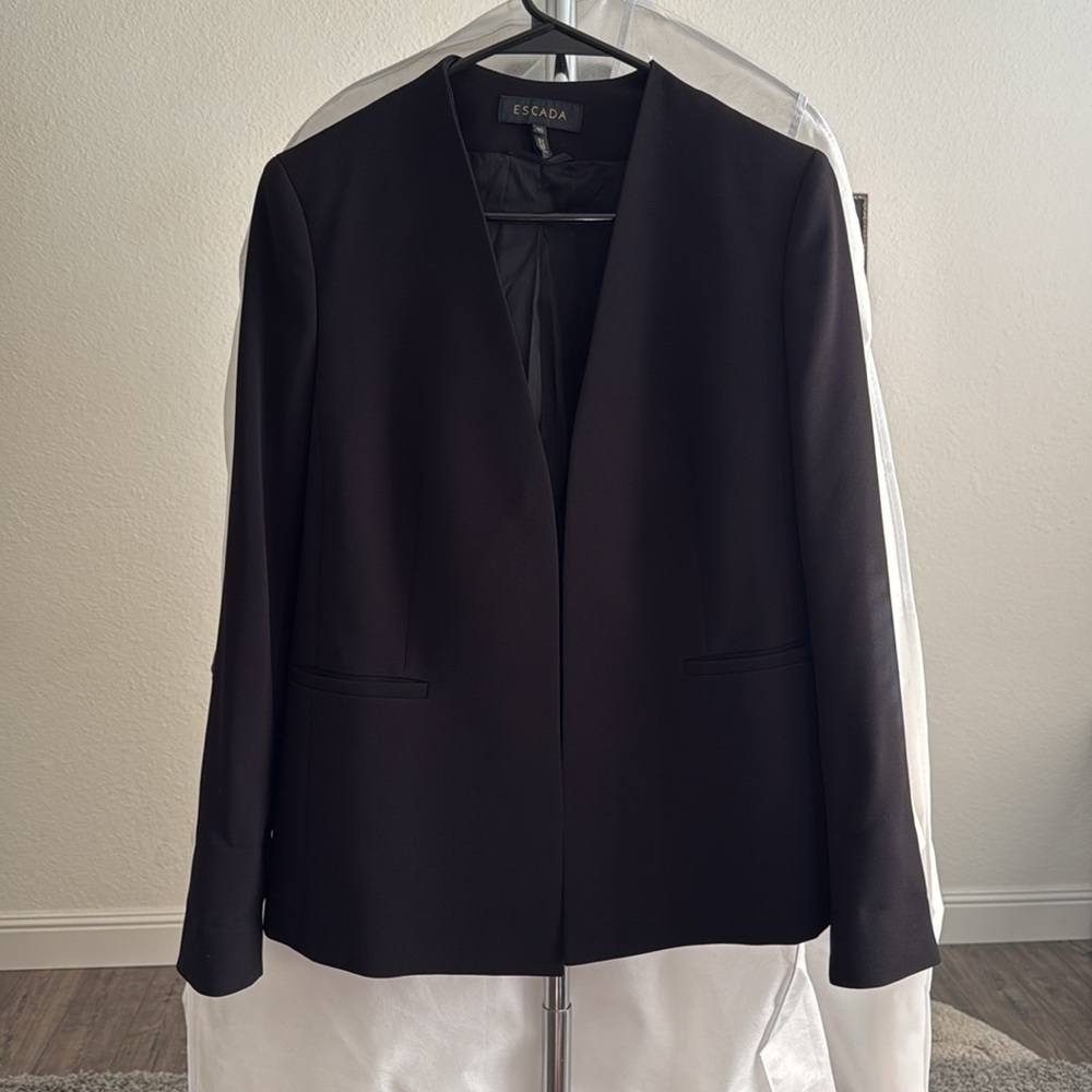ESCADA BLAZER